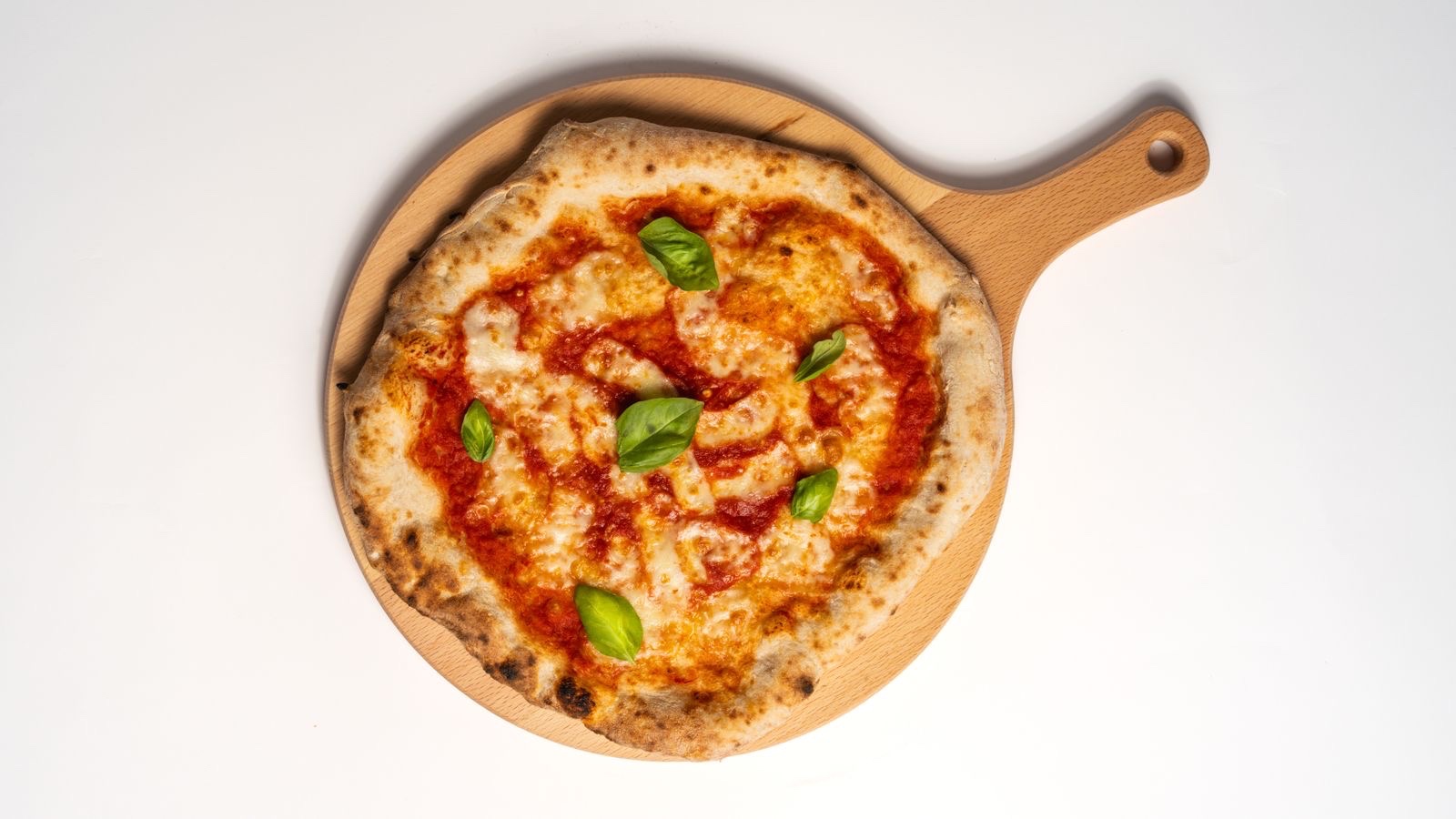 Napolitanska pizza Margarita — Moja Taverna, Vršac