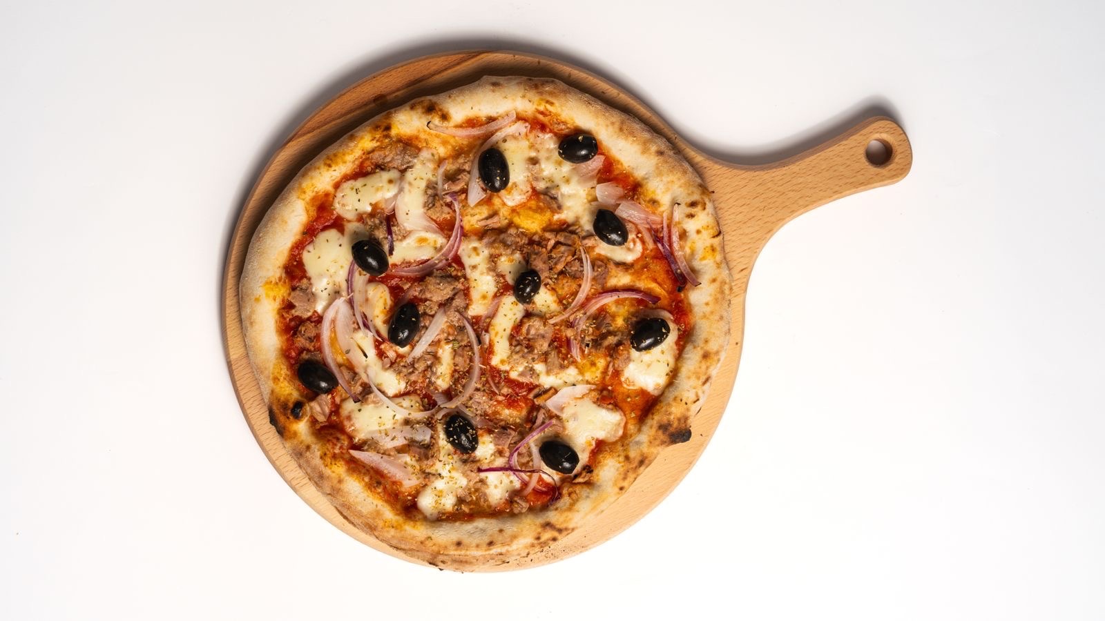 Pizza Tuna sa tunjevinom i maslinama — Moja Taverna, Vršac